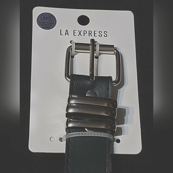 NWT grommet belt with chain/dangling charms - Picture 2 of 2